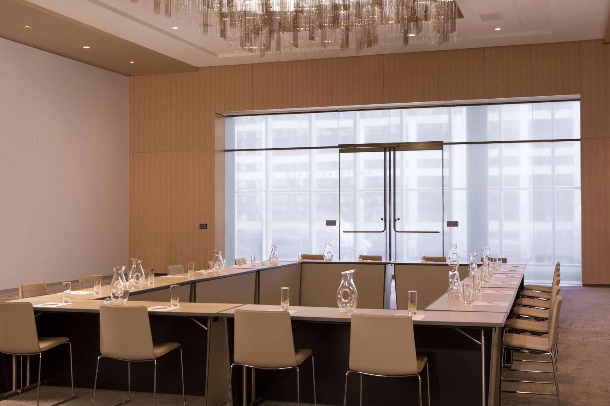 Conrad Dc 5* Washington